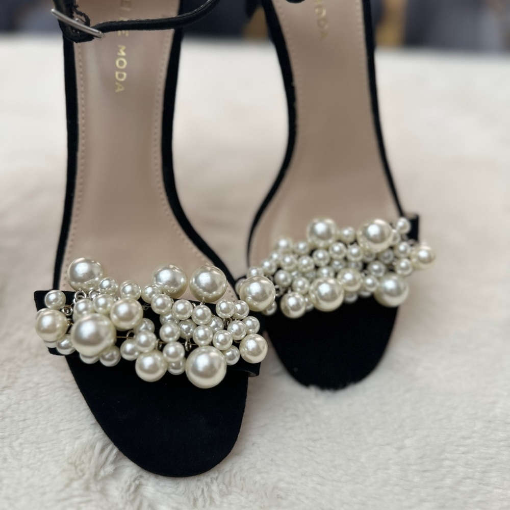 Women's Pelle Moda Vacie Imitation Pearl Heels - Picture 4 of 10